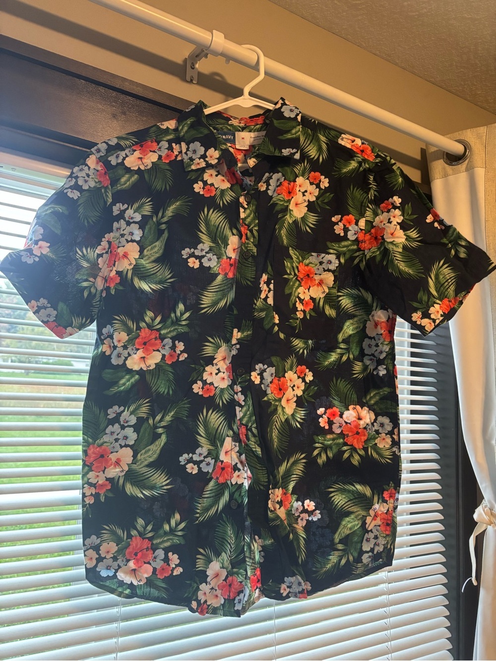 Old Navy Black Hawaiian Floral Short-Sleeve Button-Down Shirt